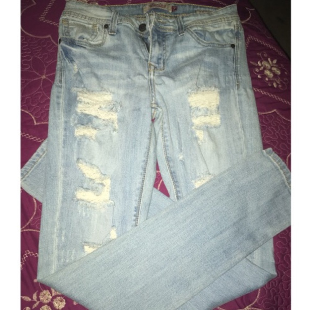 LIGHT RIPPED DENIM JEANS
